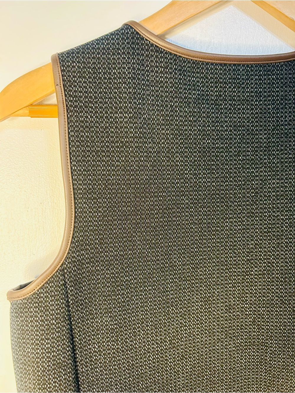 Sleeveless Gray Midi Shift Dress with Tan Piping - Picture 9 of 9